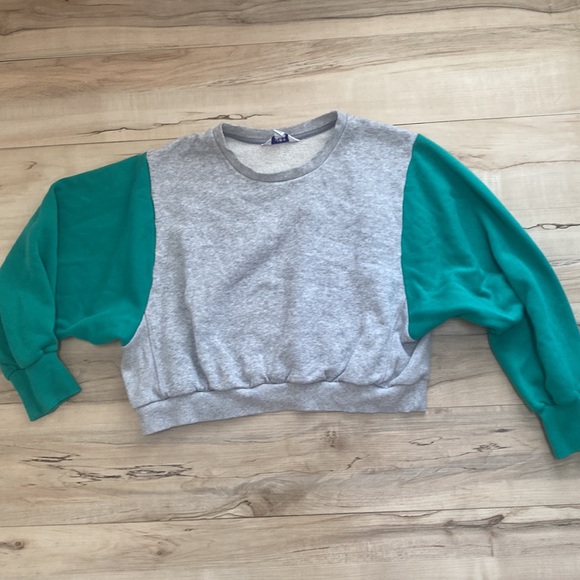 Joy Lab Womens L Crop Top Sweatshirt. Grey and Green sleeves. Soft and cozy. - Picture 8 of 12